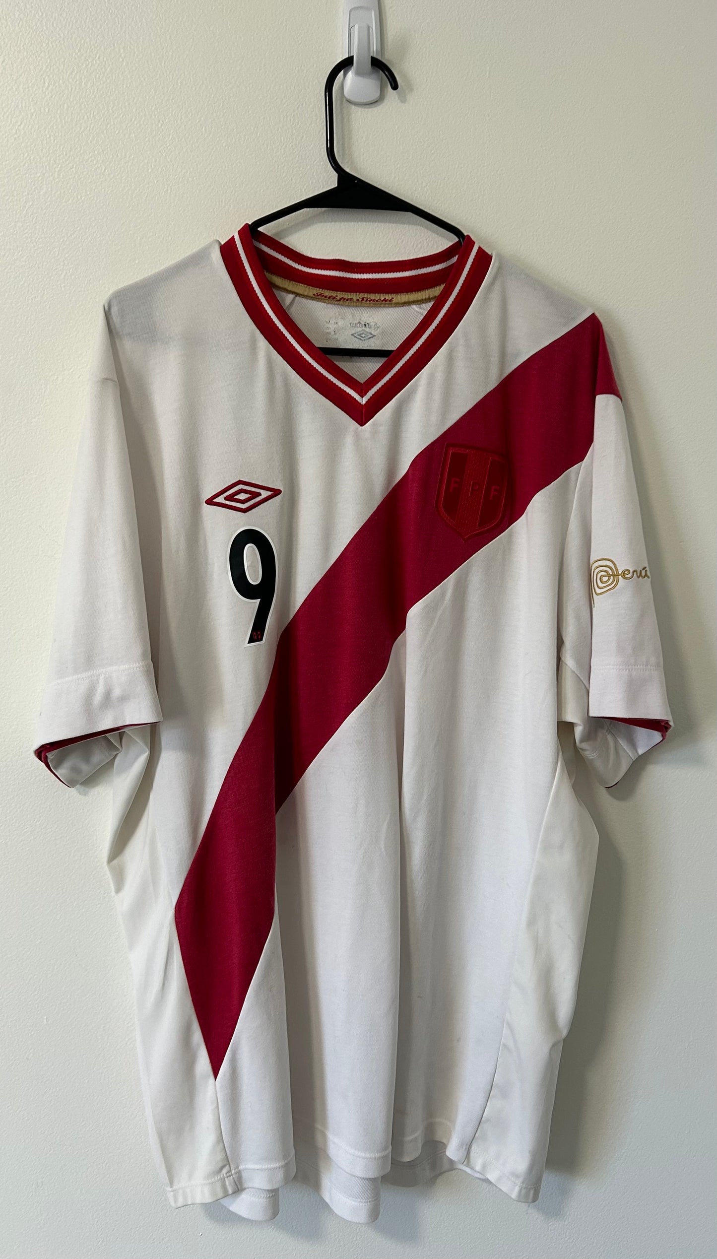 Peru Home 2015/16 Cotton Paolo Guerrero #9