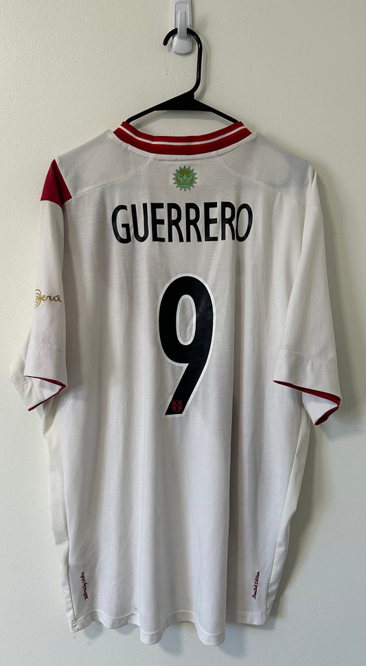 Peru Home 2015/16 Cotton Paolo Guerrero #9